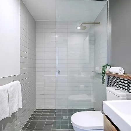 Apartment Above King With Rooftop Pool Deck