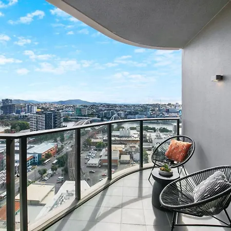 Apartment Above King With Rooftop Pool Deck