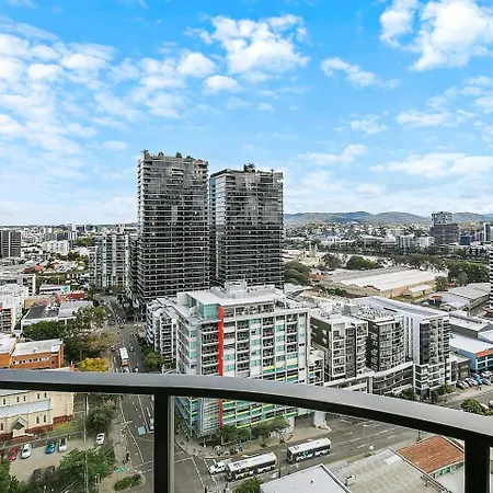 Above King With Rooftop Pool Deck *