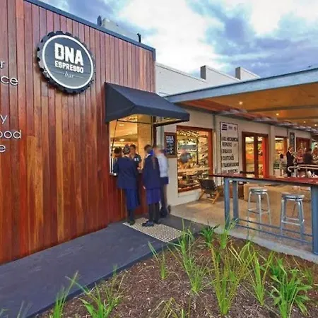 Unit With Everything At Your Fingertips * Brisbane