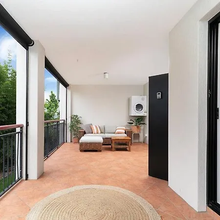 Unit With Everything At Your Fingertips Apartment *