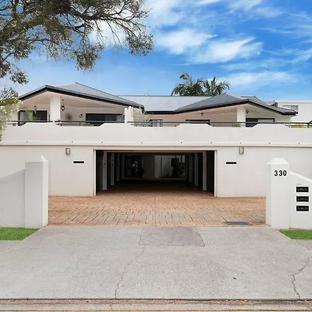 Unit With Everything At Your Fingertips * Brisbane