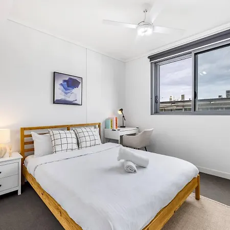 Steps To High End Cafes And Shops Deck N Pool Apartment Brisbane