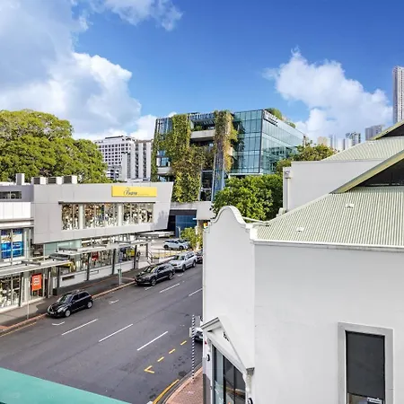 Steps To High End Cafes And Shops Deck N Pool *