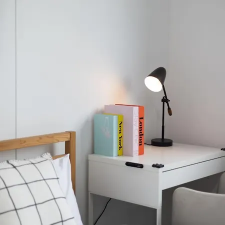 Steps To High End Cafes And Shops Deck N Pool Apartment Brisbane
