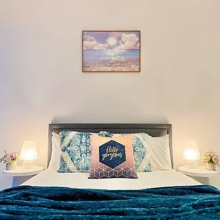 Chic Living 2br At Milton *