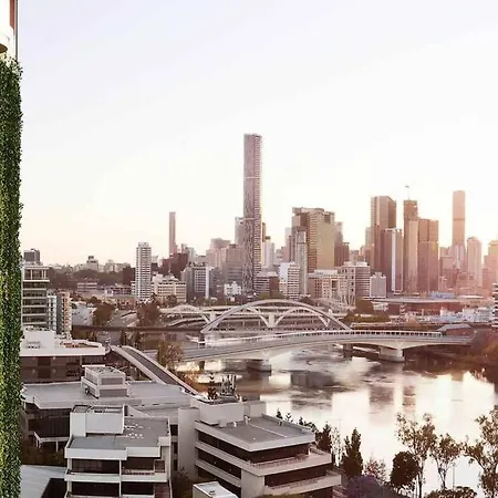 Chic Living 2br At Milton Apartment