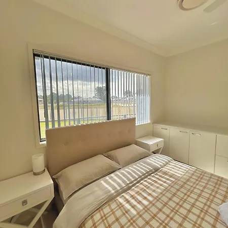 7 Bedrooms 20 Mins To 25 Acres Of Space Brisbane