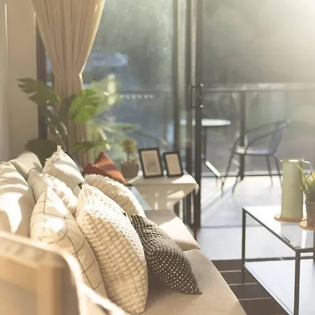 Stunning Mount View Modern Mtgravatt Cbd Apartment *