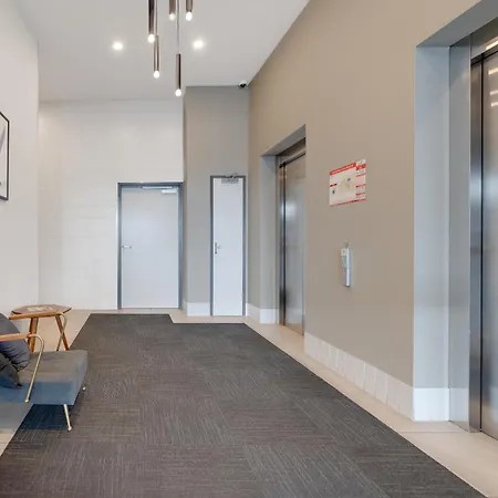 Modern 2br In Vibrant *