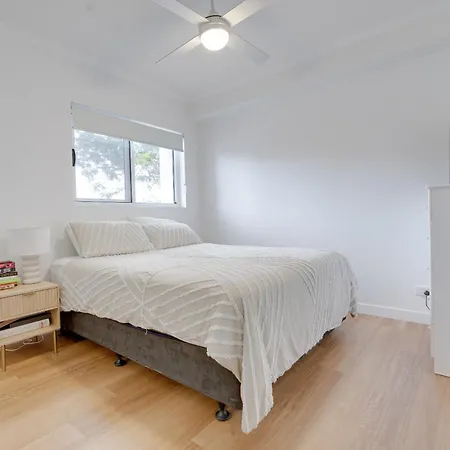 Modern 2br In Vibrant Apartment *