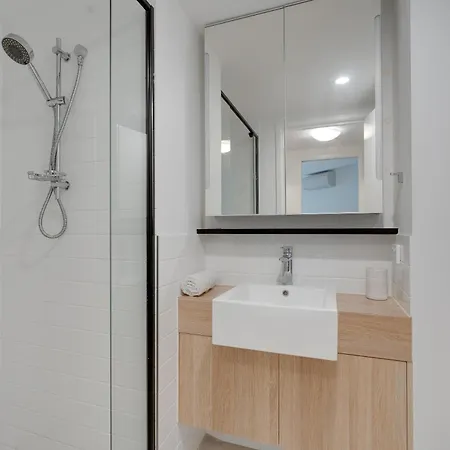 Modern 2br In Vibrant Apartment