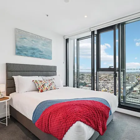 Apartment Inner-city 1-bed With Stunning Views, Pool & Gym *