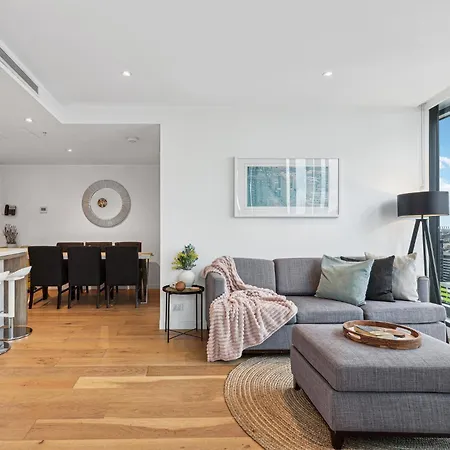 Apartment Inner-city 1-bed With Stunning Views, Pool & Gym