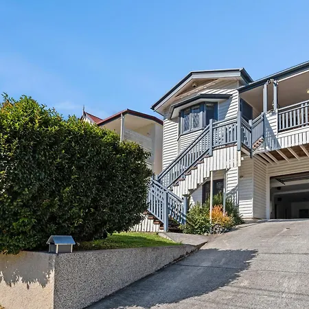 Holiday home Artistic Queenslander With Park Views - 5 Bedroom - Sleep 10 Brisbane