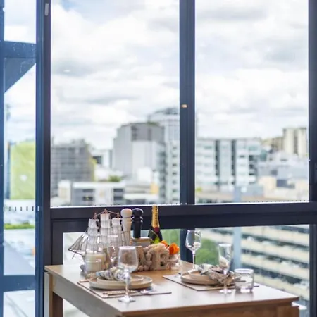 Valley Centre Boutique 1br Pool N Carpark Apartment