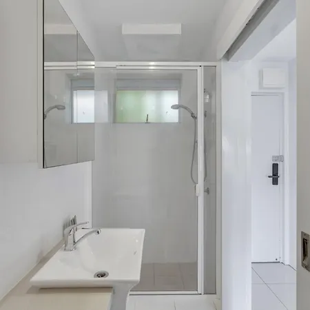 Apartment Bright Inner-city 1-bed, 10 Minutes From Cbd
