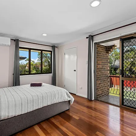 Spacious Upstair Comforts 13km From Cbd&airport Brisbane