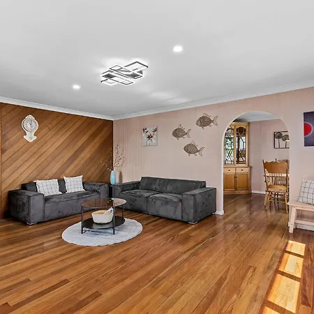 Spacious Upstair Comforts 13km From Cbd&airport Holiday home *
