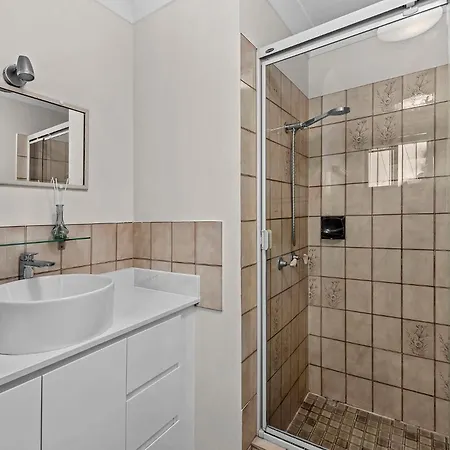 Holiday home Spacious Upstair Comforts 13km From Cbd&airport Brisbane