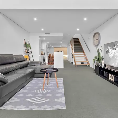 Old 2 Apartment