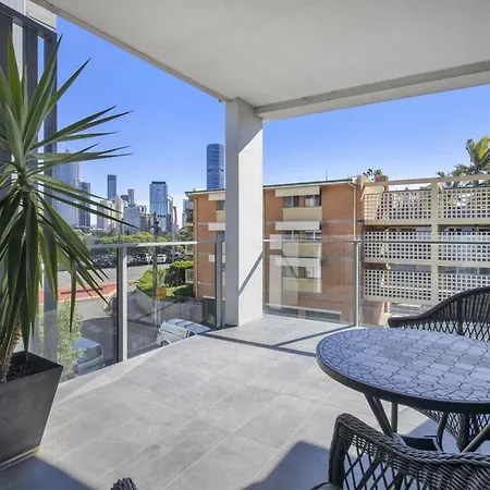 Apartment Contemporary Apt, Premium Local, Wifi, Wine, Cafes By Custom Hosting *