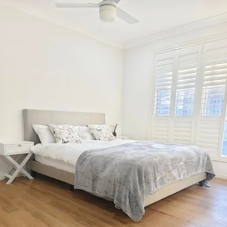 Luxury 3 Bedroom House Near Emp 3*