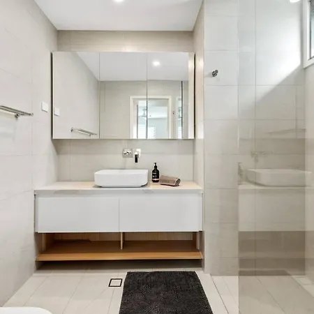 Apartment Sophisticated Elegance 2bed 2bath 2car Balcony *