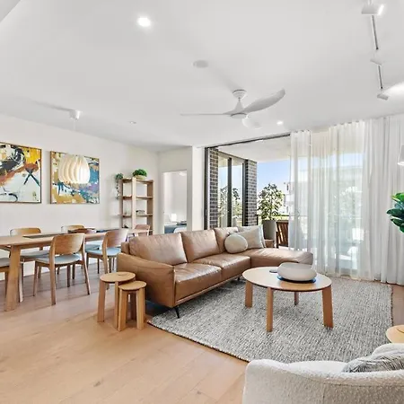 Sophisticated Elegance 2bed 2bath 2car Balcony Apartment