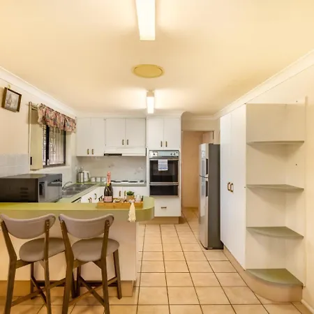 Steps From Mall Super Convenient 3br Cozy House Holiday home Brisbane