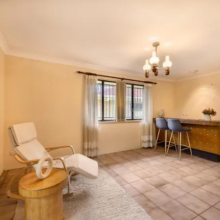 Steps From Mall Super Convenient 3br Cozy House *
