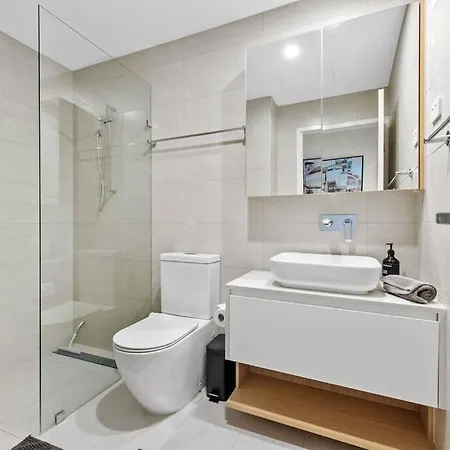 Sophisticated Elegance 2bed 2bath 2car Balcony Apartment Brisbane