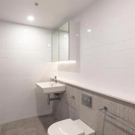 Modern Meets The Gabba Apartment *