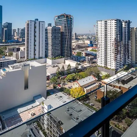 Apartment Convenient One-bedroom In Area *