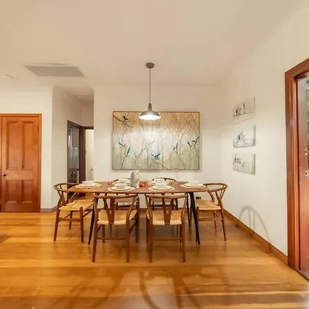 Holiday home House Of Fairy Wren -charming Queenslander Mins Drive To Cbd And Gabba Stadium! *