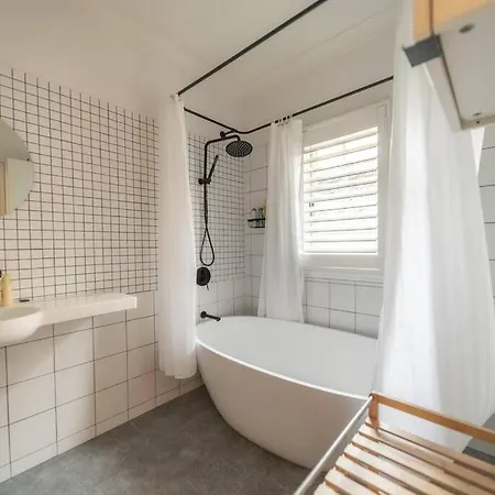 House Of Fairy Wren -charming Queenslander Mins Drive To Cbd And Gabba Stadium! *