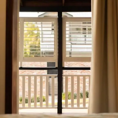 Holiday home House Of Fairy Wren -charming Queenslander Mins Drive To Cbd And Gabba Stadium! Brisbane