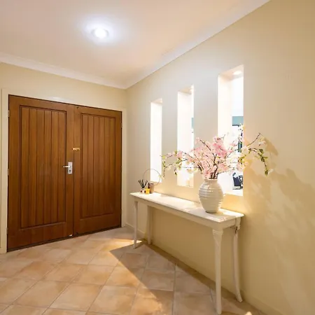 Bauhaus Design 5 Bedrooms At Carindale Brisbane