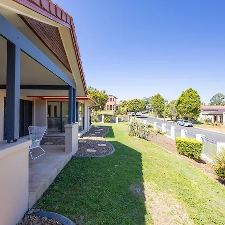 Holiday home Bauhaus Design 5 Bedrooms At Carindale Brisbane