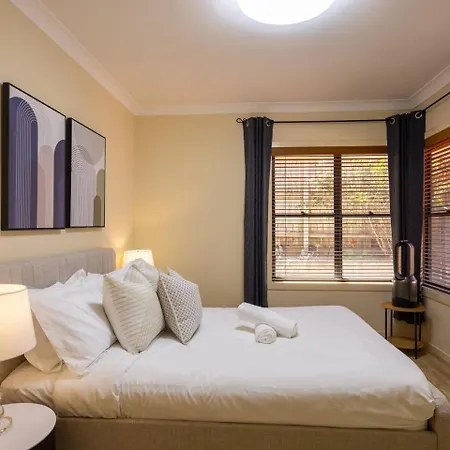 Bauhaus Design 5 Bedrooms At Carindale Brisbane