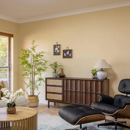 Holiday home Bauhaus Design 5 Bedrooms At Carindale Brisbane