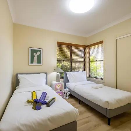 Holiday home Bauhaus Design 5 Bedrooms At Carindale