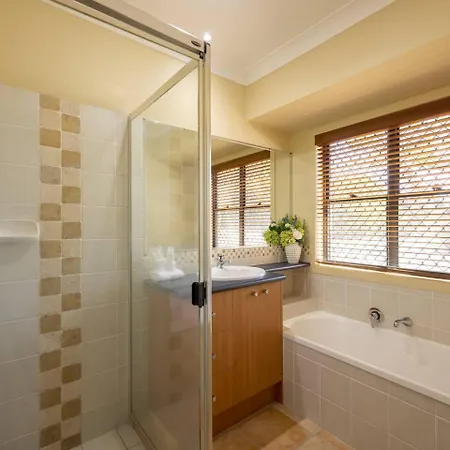 Bauhaus Design 5 Bedrooms At Carindale