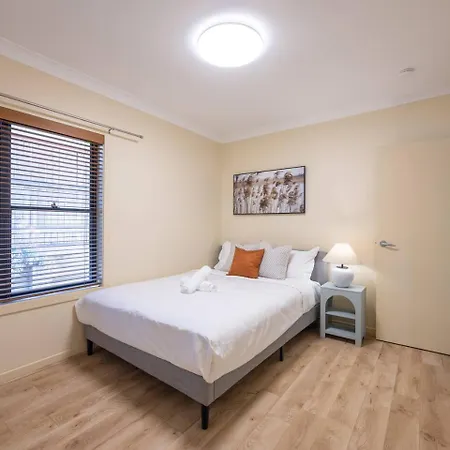 Bauhaus Design 5 Bedrooms At Carindale