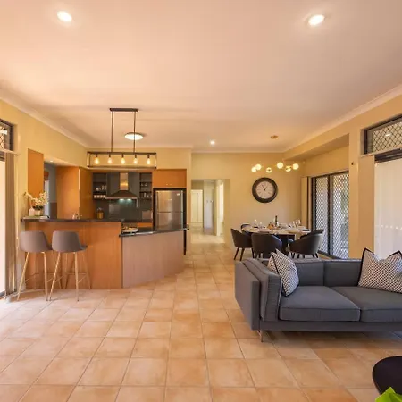 Bauhaus Design 5 Bedrooms At Carindale Brisbane