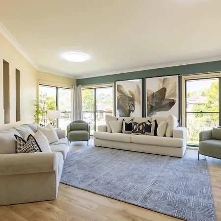 Holiday home Bauhaus Design 5 Bedrooms At Carindale