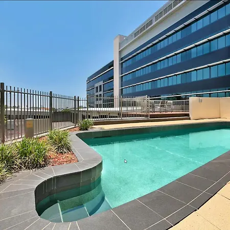 Entire 2 Bedroom Penthouse With Carpark Apartment *