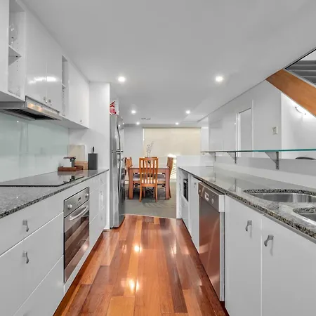 Apartment Entire 2 Bedroom Penthouse With Carpark Brisbane