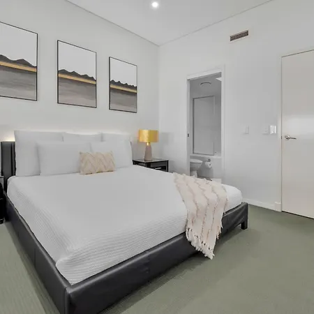 Entire 2 Bedroom Penthouse With Carpark Brisbane