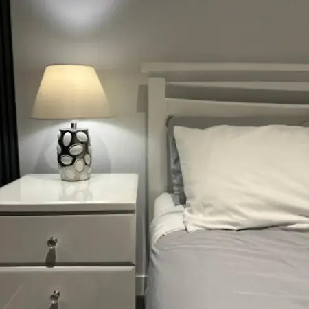 Valley Gem - View 1 Bedroom At Fv Peppers Apartment Brisbane
